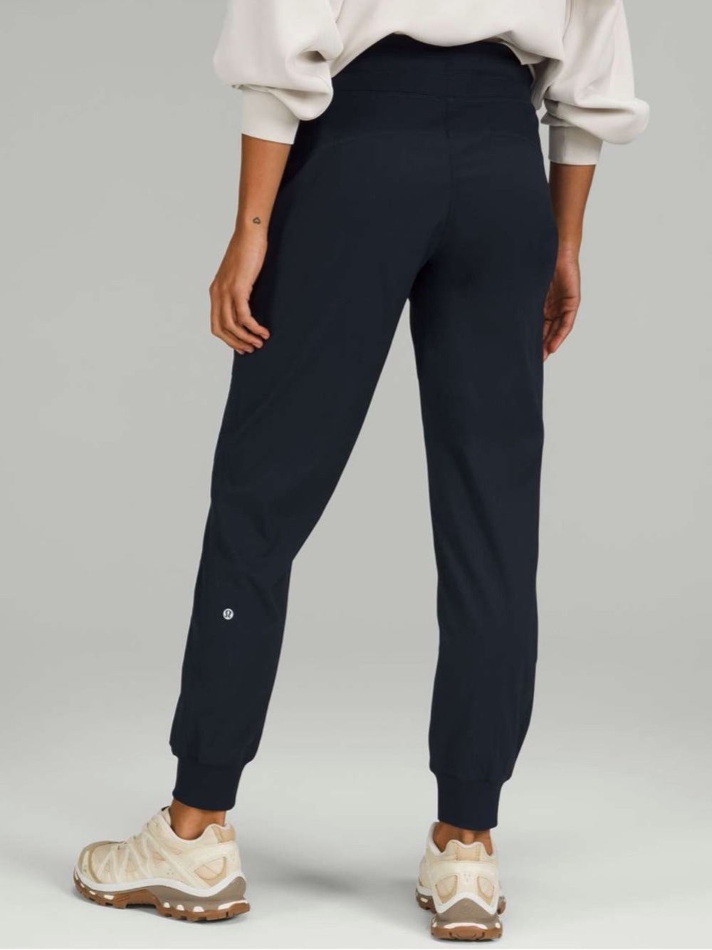 Lululemon Dance Studio Mid-Rise Jogger
True Navy size 4